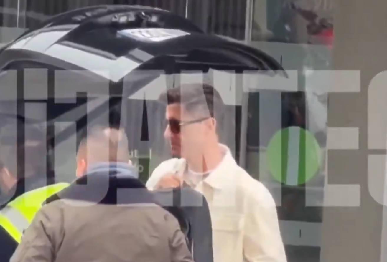 乐鱼体育线上网站-西媒：莱万已返回巴塞罗那，他已经收到了俱乐部的续约报价